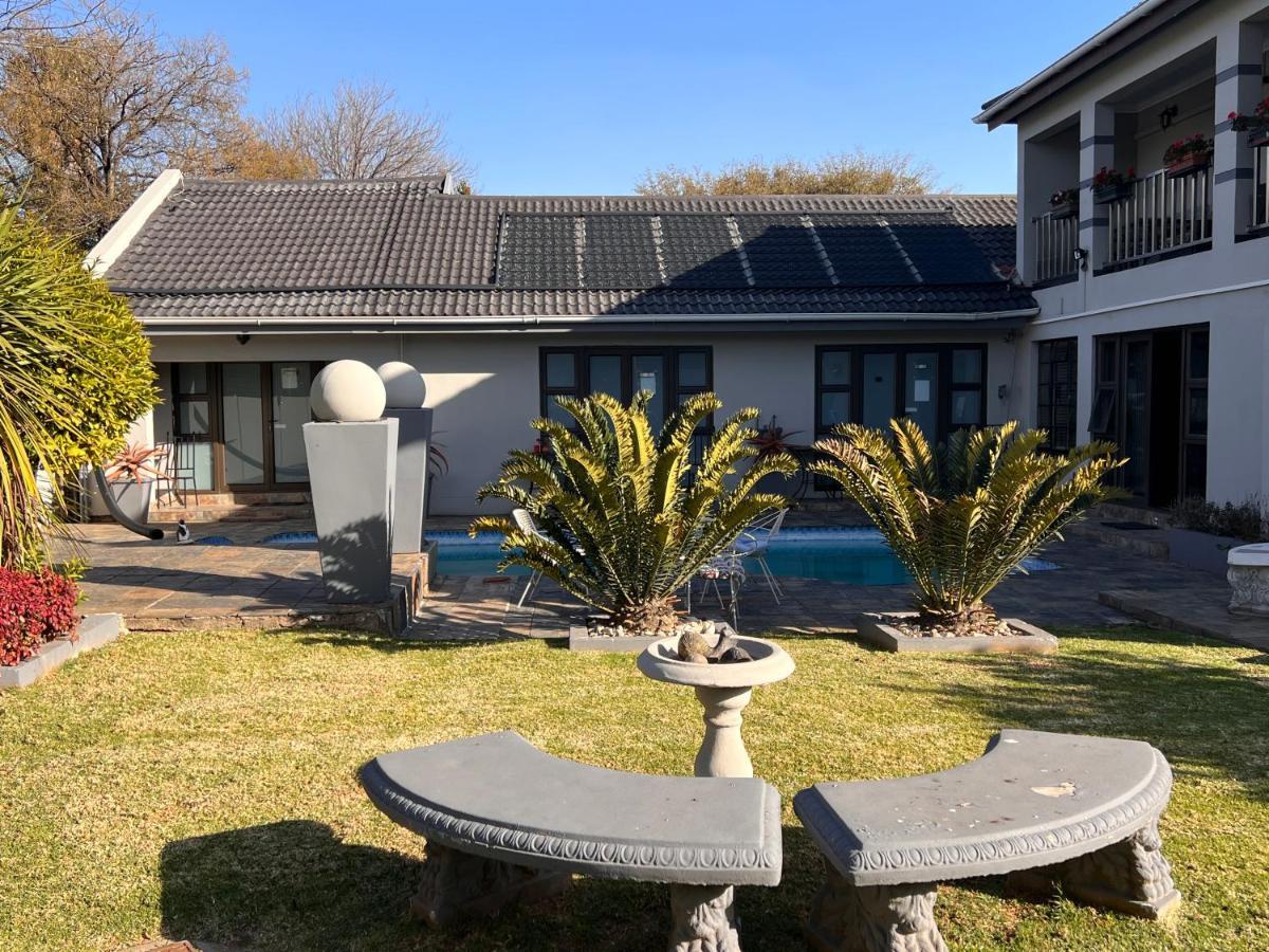 2 Op Terblanche Guesthouse Boksburg Exterior foto